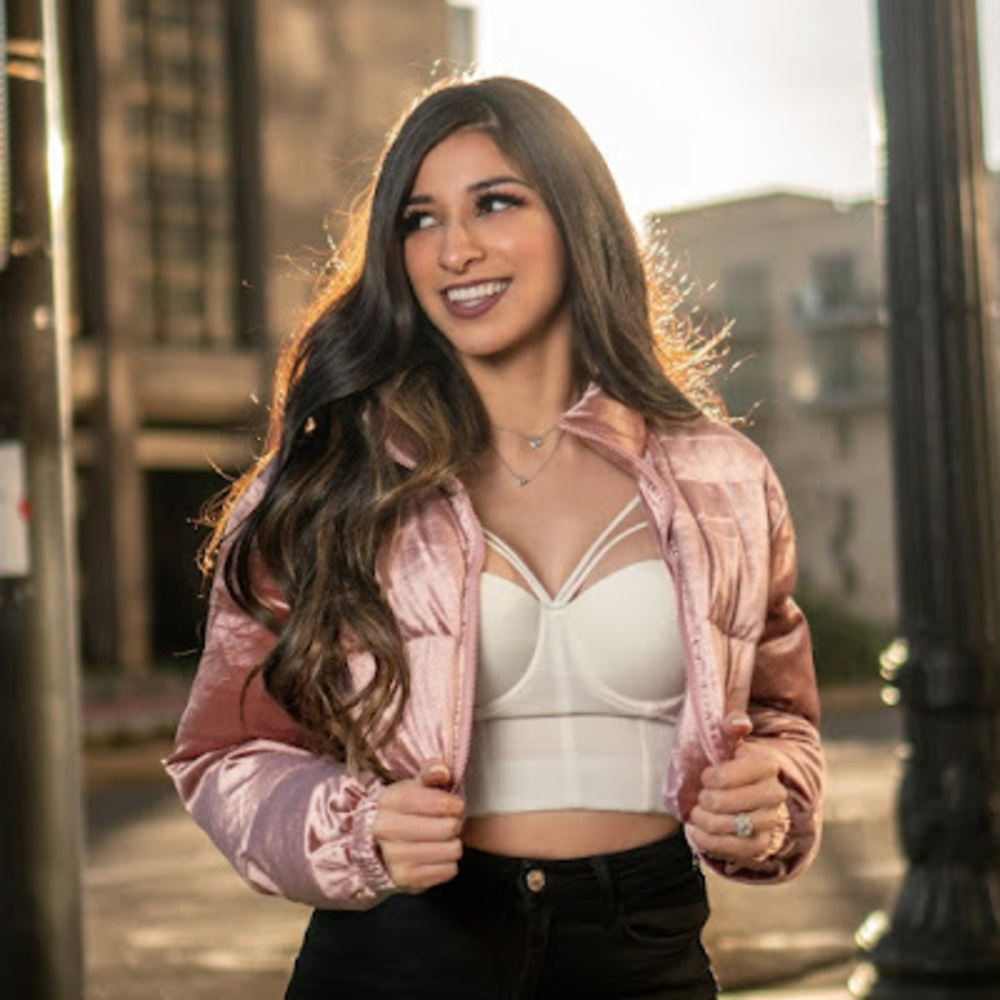 Meet your Posher, Salena